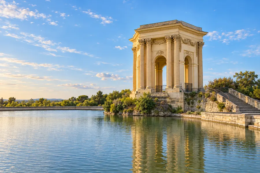 Le château d'eau du Peyrou à Montpellier, au lever du soleil