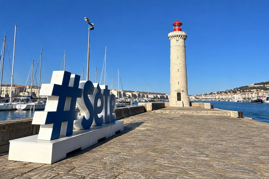 Le phare Saint-Louis et la lettrine